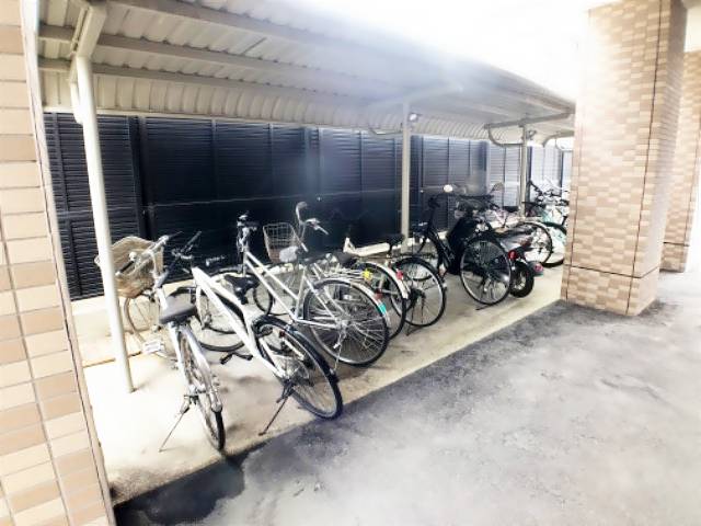 キャラ八事 駐車場