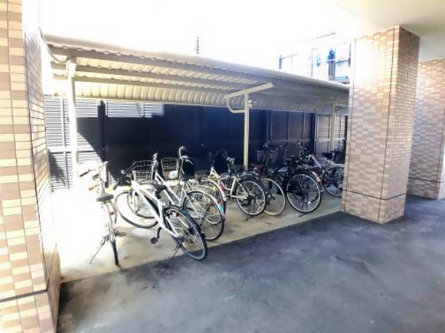 キャラ八事 駐車場