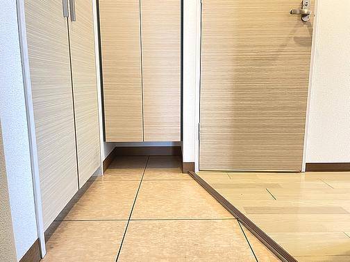 フォレスト那古野 玄関