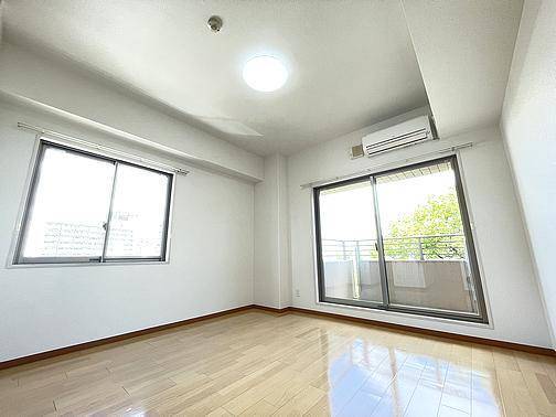 フォレスト那古野 2面採光明るいお部屋