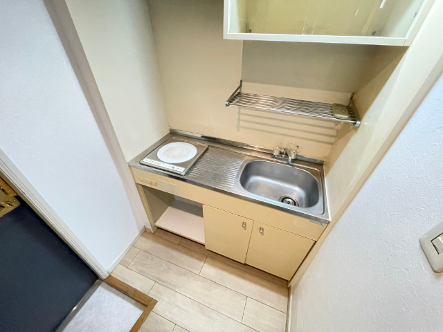 エポペ西日置 ６帖のフローリングのお部屋です
