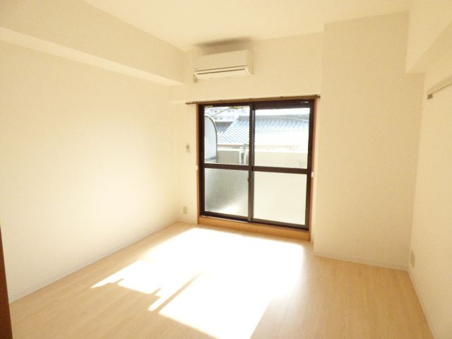 グランドール栄生 日当たり良好。美しいお部屋です。