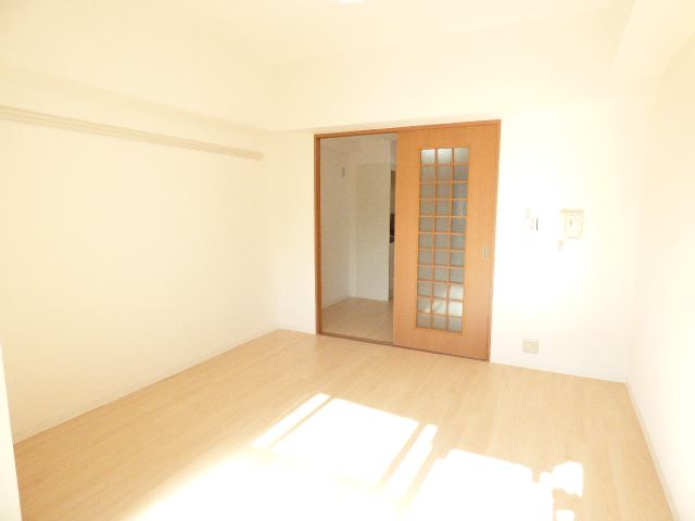 グランドール栄生 美しいお部屋です。