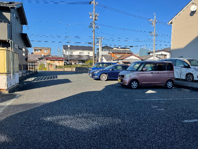 エイカハイム 駐車場