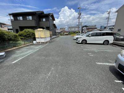 エイカハイム 駐車場