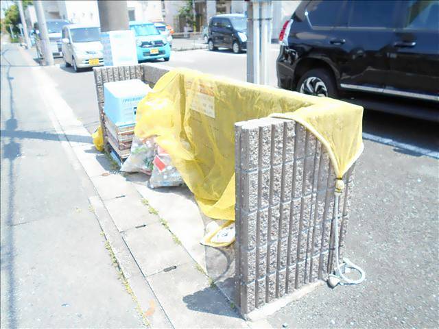 エイカハイム 敷地内ごみ置き場