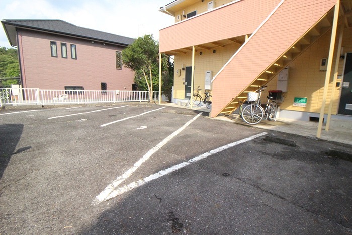 ソレイユ三ヶ峯 駐車場
