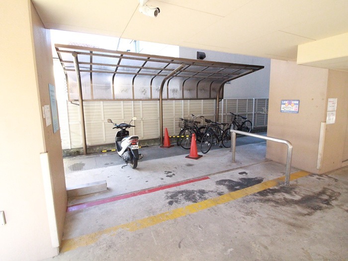 エスポワール本山 駐車場