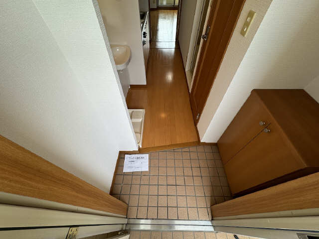 クレスト本山 玄関
