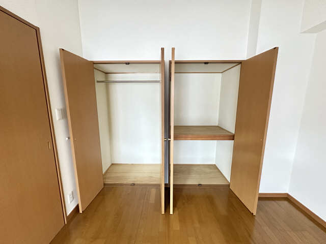 キャメロット東山 収納