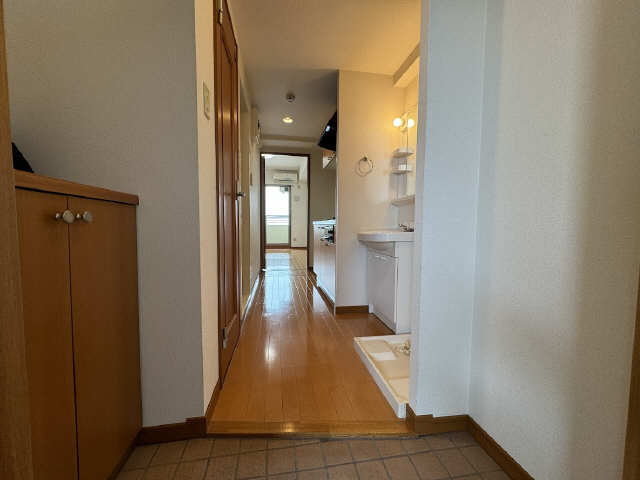 クレスト本山 玄関