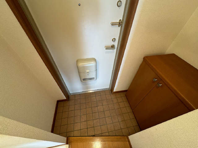 クレスト本山 玄関