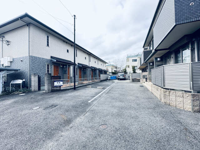 アーリー・バード鶴羽Ⅱ 駐車場