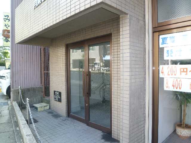 月東ビル エントランス