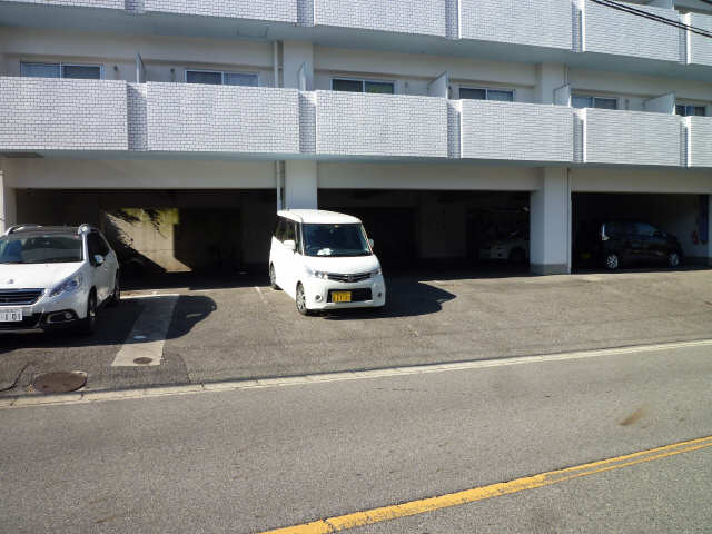 エープレット藤ヶ丘 駐車場