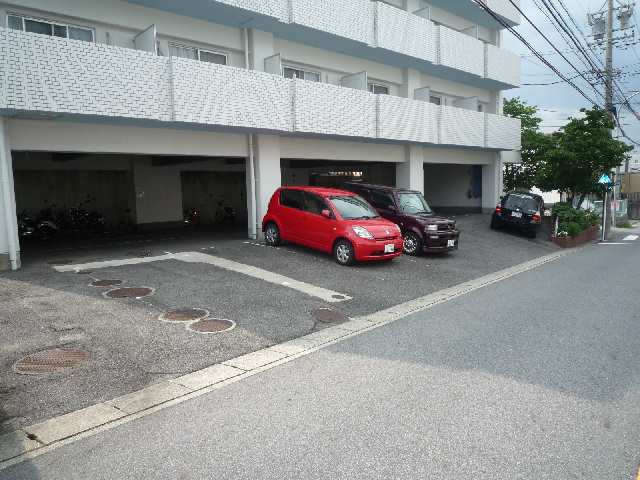 エープレット藤ヶ丘 駐車場