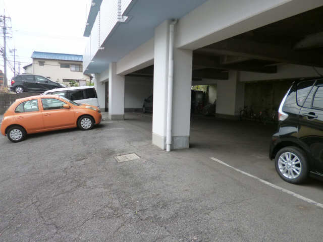 エープレット藤ヶ丘 駐車場