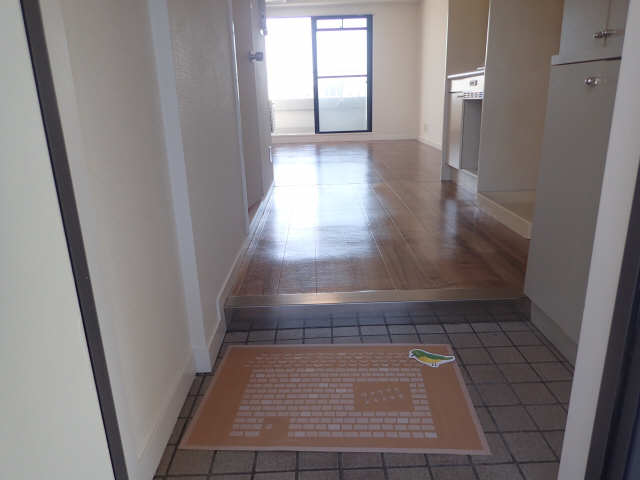 ラフィネ広路 玄関