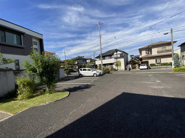 Ｃ’Ｓファミリア前山Ｂ棟 駐車場