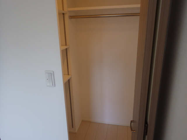 RENAISTERIA MOTOYAMA 収納