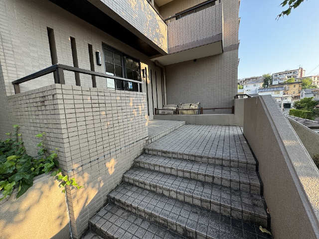プレシオン猫洞 エントランス