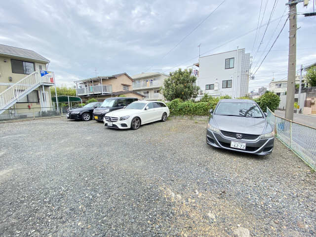 ラフォーレ前山 駐車場