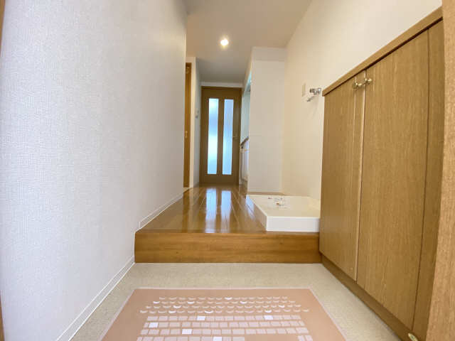 ソレムスワン 玄関
