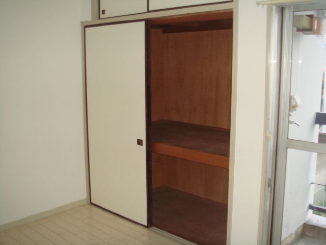黒部ビル 押入れ収納付いてます。