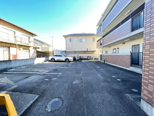 長谷川１２番館 駐車場