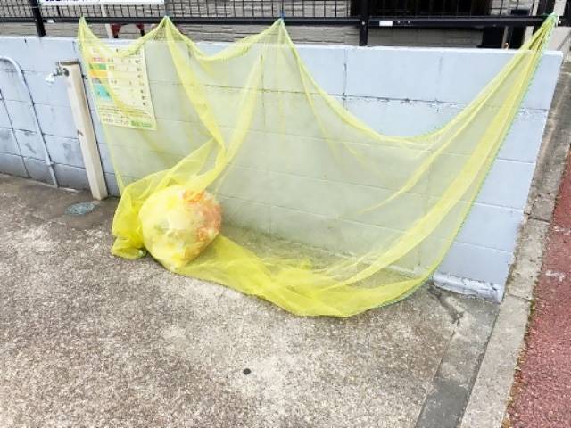黒部ビル 敷地内ゴミ捨て場です。
