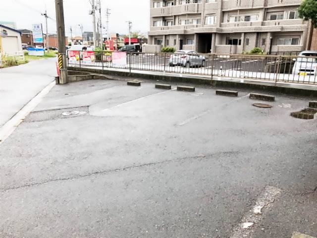 エグゼ杉谷 駐車場