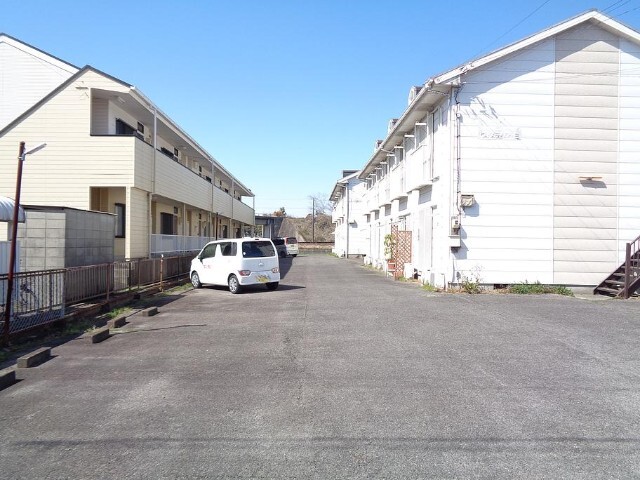 ウィステリア 駐車場