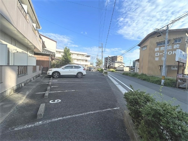 エグゼ杉谷 駐車場