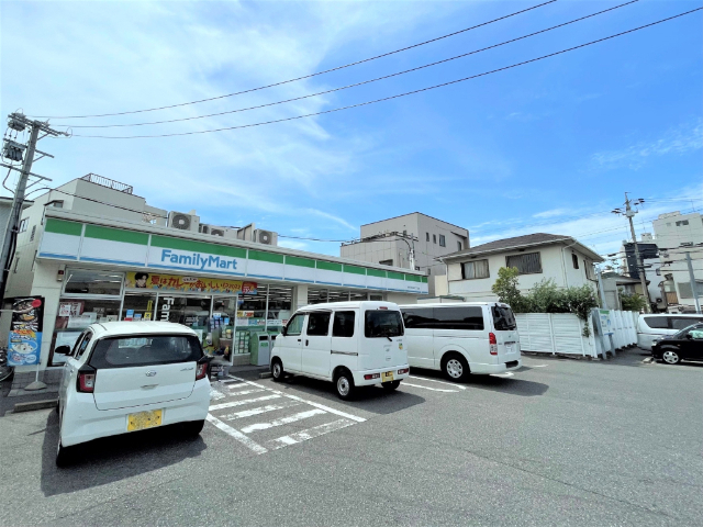 グリーンハイツ・ゆう ファミリーマート昭和安田通三丁目店