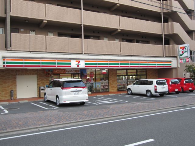 アーバンドエル上前津 セブンイレブン