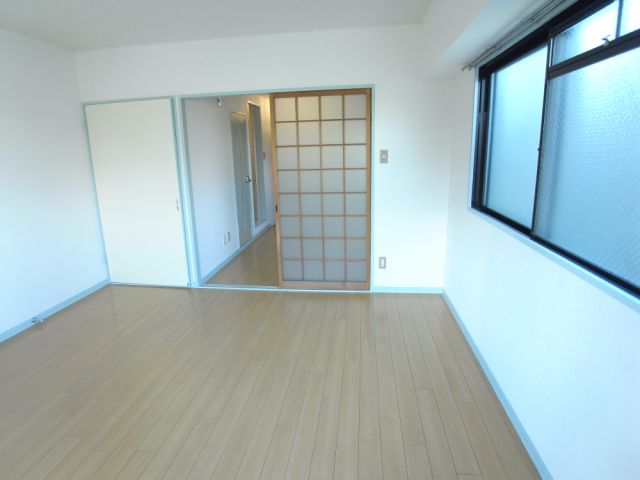 パークサイドマンション スライド式ドアで家具の配置もしやすいです