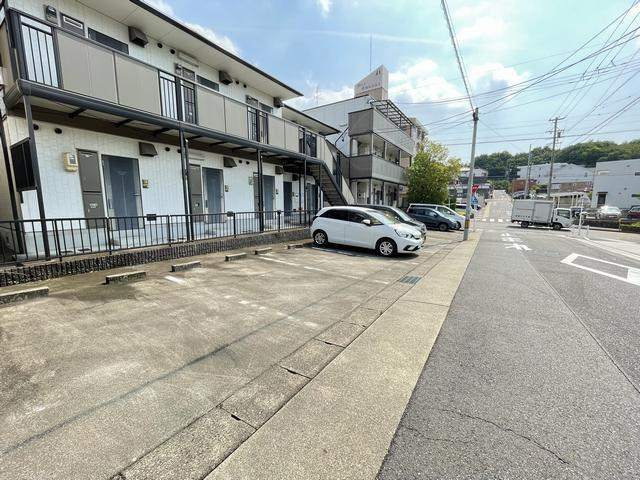 サンビレッヂ平和が丘　ＥＡＳＴ 駐車場