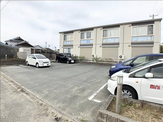 エミネンス東浜 駐車場