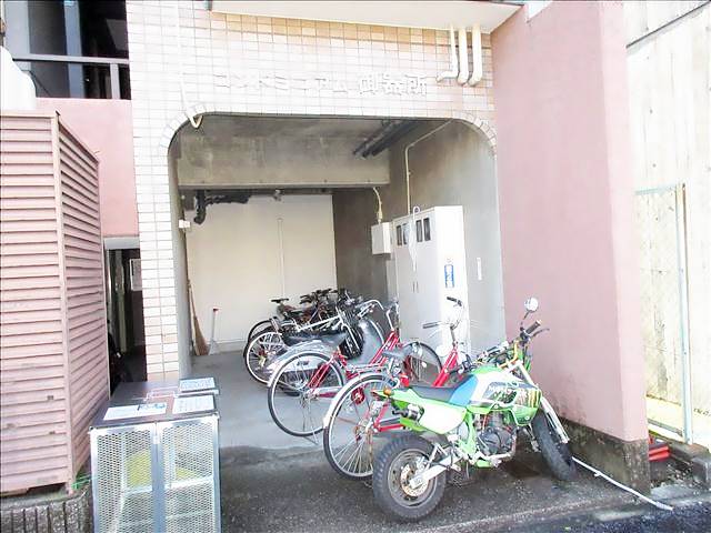 コンドミニアム御器所 駐車場