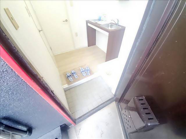 クレール本郷 キッチン横に洗濯機置き場がございます