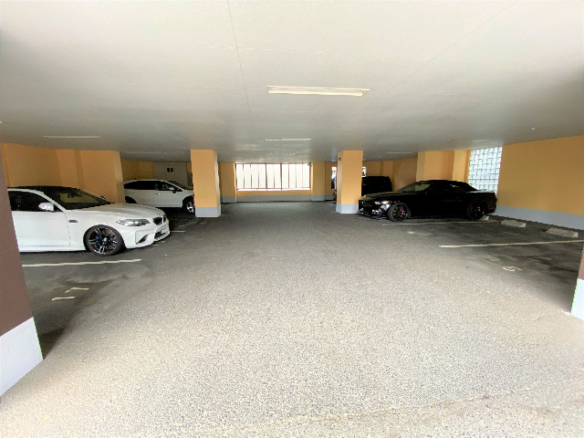 アーバンコート小松 駐車場
