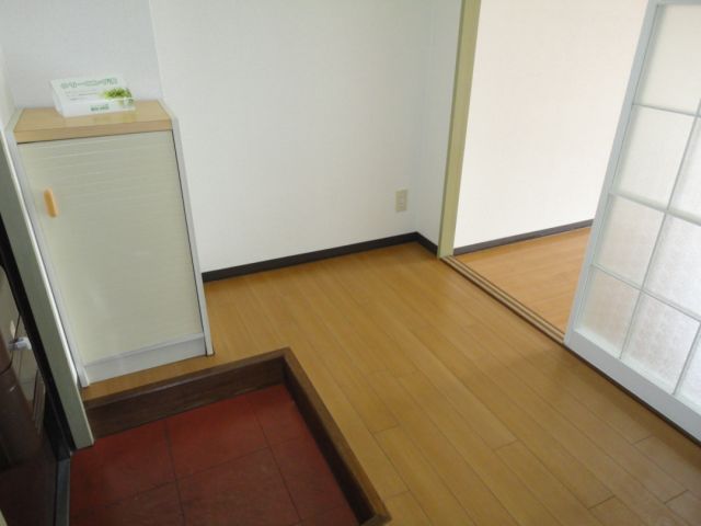 ハイネス錦 玄関から洋室へ