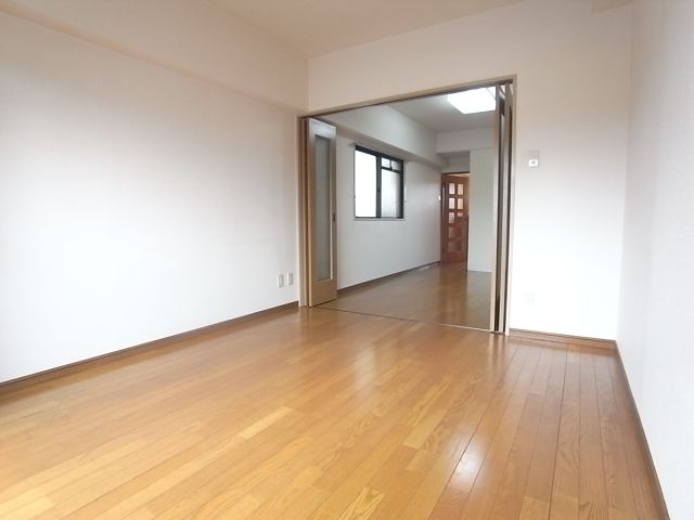 グロリアス本山 日当り良好室内が明るい