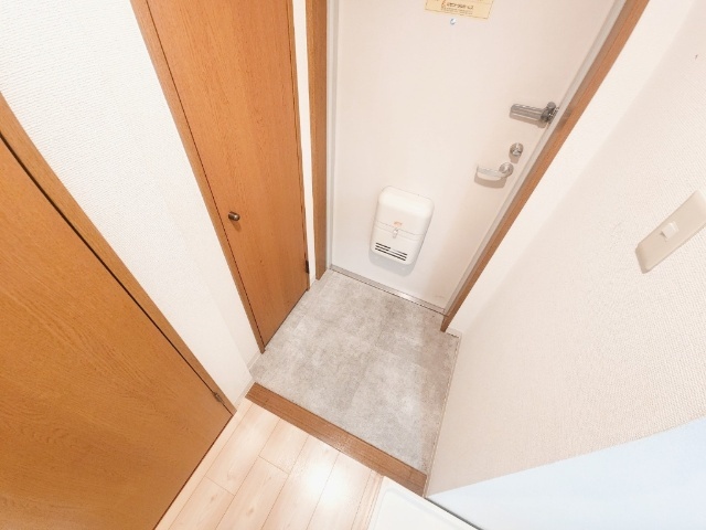 長谷川１７番館 玄関