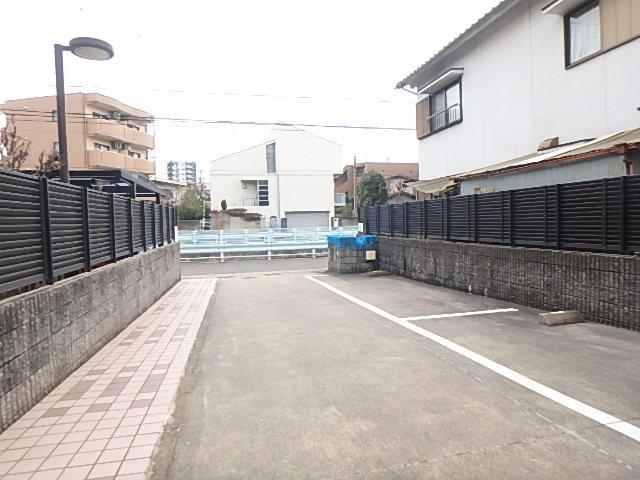 セントラルハイツ川名 駐車場