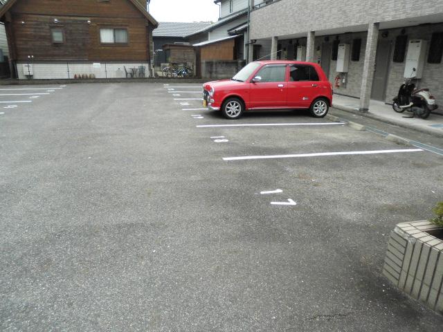 ジャストハーモニーＡ棟 駐車場