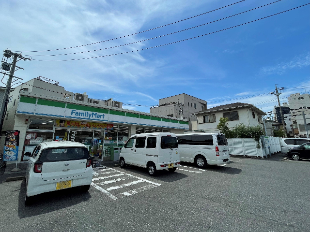 Ｖｉｌｌａ ｃｈａｒｉｔｅ ファミリーマート昭和安田通三丁目店