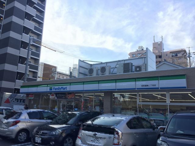アーバングレーファースト ファミリーマート