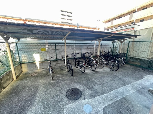 ウインズ原 駐車場