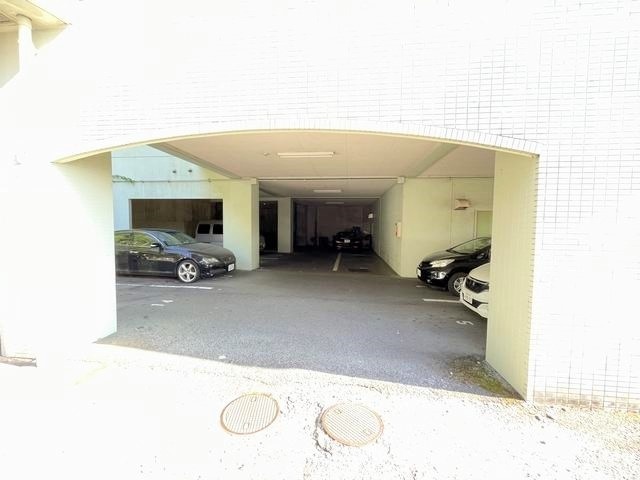 アヴニール菊水 駐車場